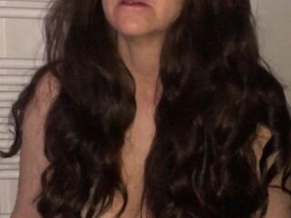 Ich oute mich als AO-Ehehure mit Gesicht. Bin 3-Loch-fickbar, schlucke Sperma und Pisse. Lasse mich Ohrfeigen und schlagen, sogar anspucken. Ficke mit jeden ab 18 Jahren