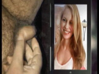 elle ne se fait plus baisée par une vrai bite . elle se prend seule devant son mari .
animation giff avec caption de sa vie sexuelle depuis que son homme est impuissant