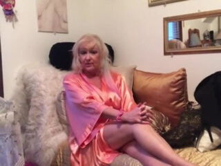 Gorgeous mature from YouTube show your nice body with very sexy lingerie! Her YouTube channel: bit.ly/2LTOs0a • Her lingerie selling website: rodeodrive.ca • Her Patreon account: bit.ly/2Q0SEO9