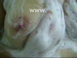 No hay nada que me guste mas que meterme en la ducha y acariciar todo mi cuerpo lleno de jabon, las manos se me deslizan por mis tetas, mi culo y mi chocho.