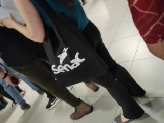 Ruiva deusa deliciosa com a rabeta empinada e vestidinho colado!!